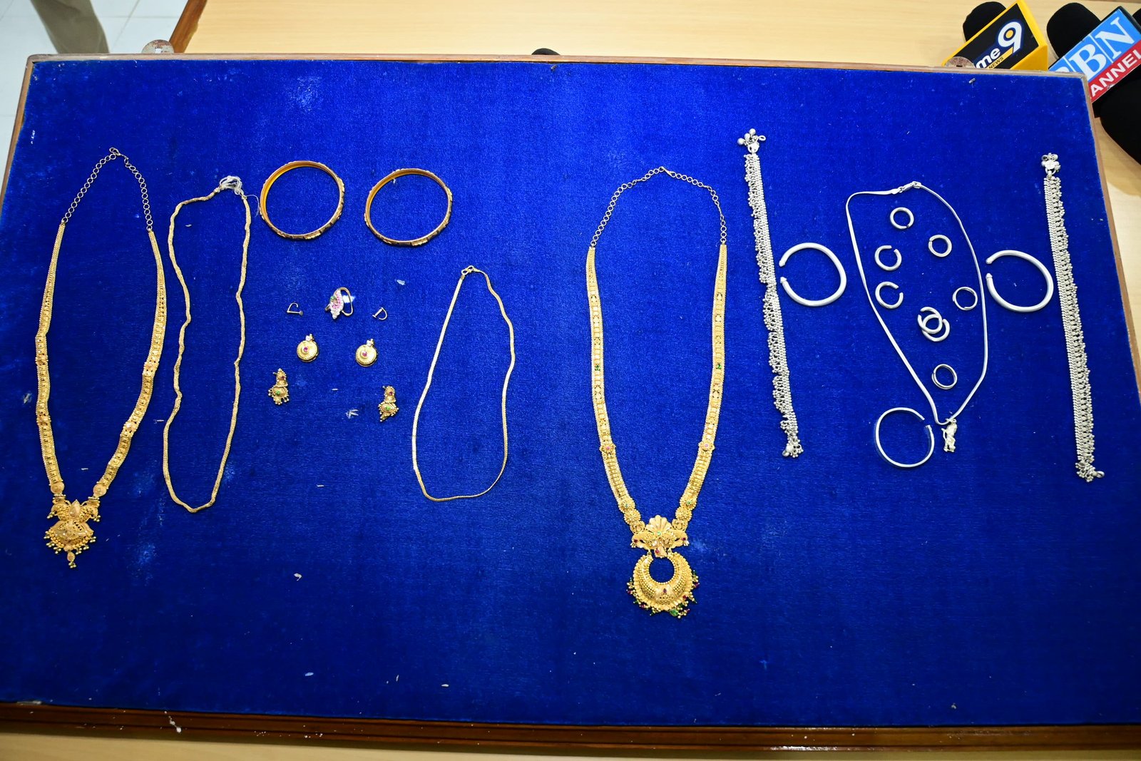 అదిలాబాద్ జిల్లాలో దొంగతనం కేసు ఛేదన – పనిమనిషి అరెస్ట్, 100% సొత్తు రికవరీ - Additional Image